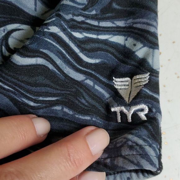 Boys TYR Swim size 24 jammers black grey * - Picture 2 of 3